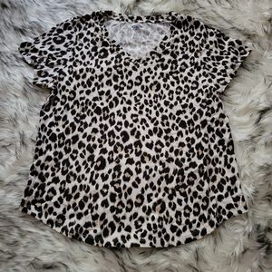 Old navy cheetah print v-neck top medium